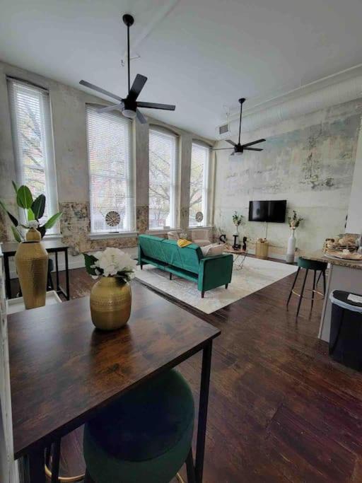 Luxury Condo “Walk To Everything” Memphis Ngoại thất bức ảnh